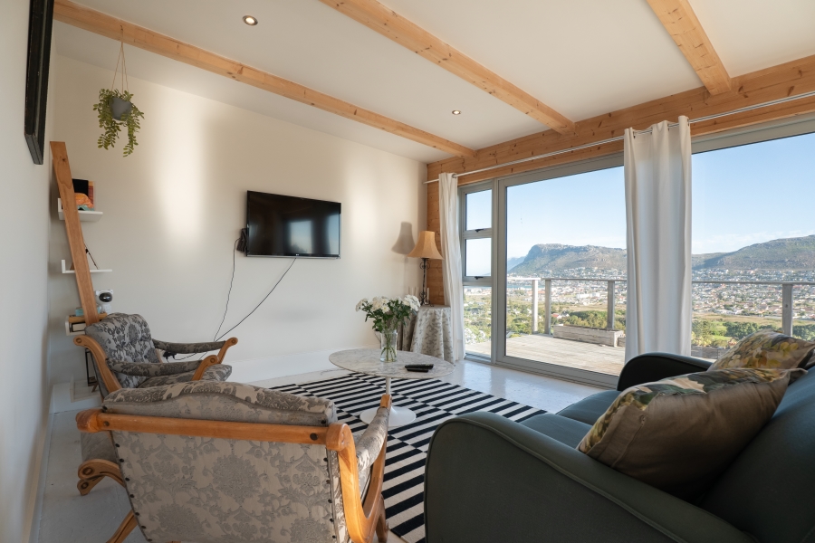 3 Bedroom Property for Sale in Clovelly Western Cape